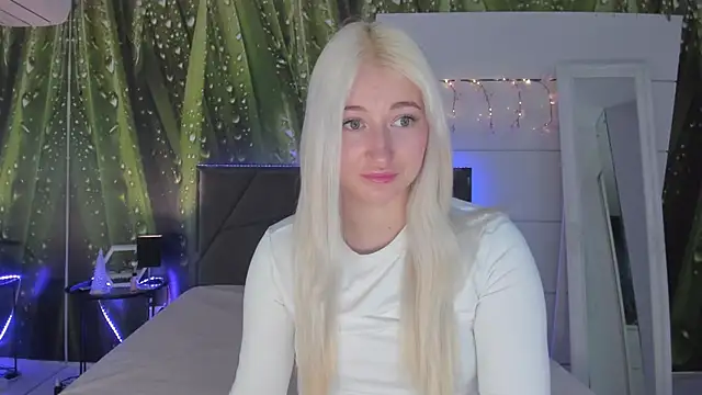 HollyTailors online show from 03-18-26, 06:27