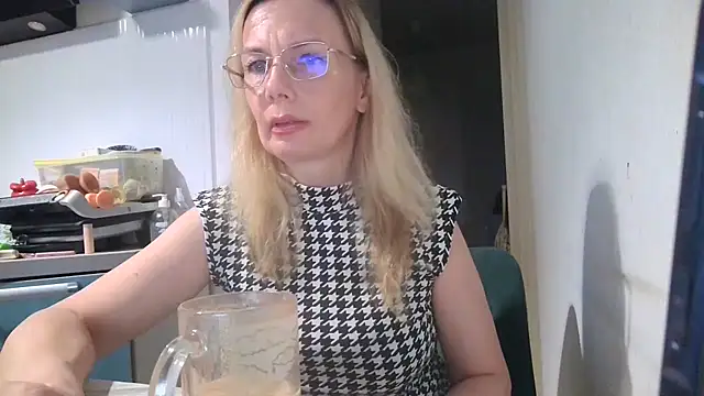 Snapshot of Sweetmurrr chatting on 07-14-26, 12:35 Sweetmurrr online show from 07-14-26, 12:35