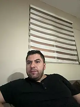 Snapshot of raulgzz4 chatting on 03-29-26, 05:51 raulgzz4 online show from 03-29-26, 05:51