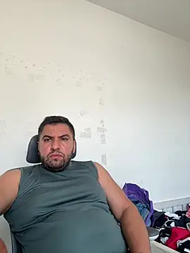 raulgzz4 online show from 07-21-26, 04:42