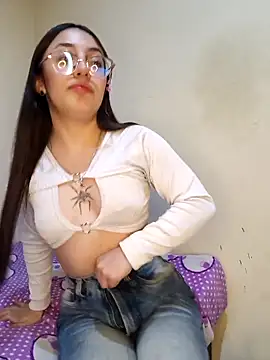 Snapshot of StefaniaFoxx_ chatting on 04-19-26, 04:34 StefaniaFoxx online show from 04-19-26, 04:34