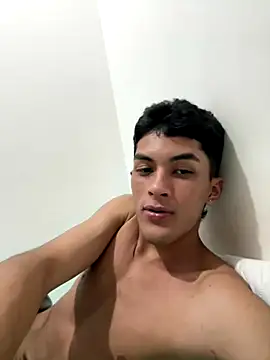 Snapshot of Tylerffoxx chatting on 10-14-25, 08:04 Tylerffoxx online show from 10-14-25, 08:04