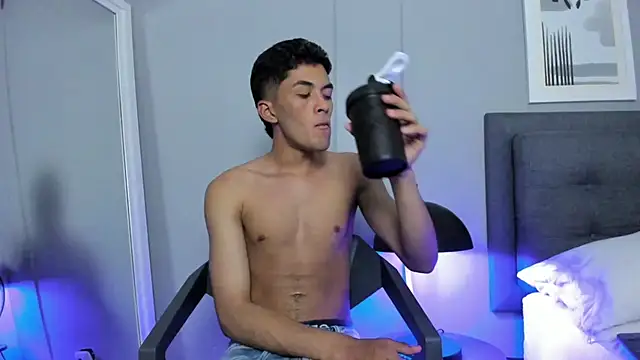 Snapshot of Tylerffoxx chatting on 11-01-25, 08:11 Tylerffoxx online show from 11-01-25, 08:11