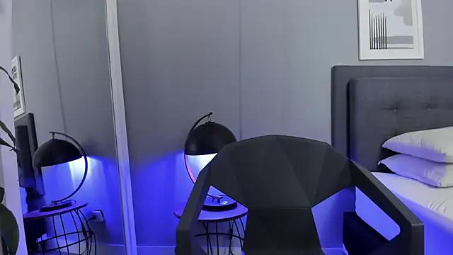 Snapshot of Tylerffoxx chatting on 11-04-25, 08:08 Tylerffoxx online show from 11-04-25, 08:08