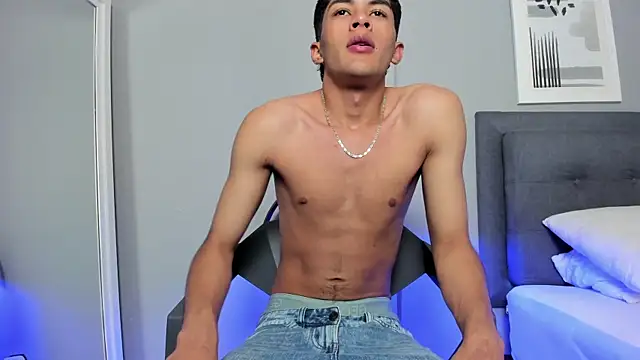 Snapshot of Tylerffoxx chatting on 11-12-25, 08:41 Tylerffoxx online show from 11-12-25, 08:41