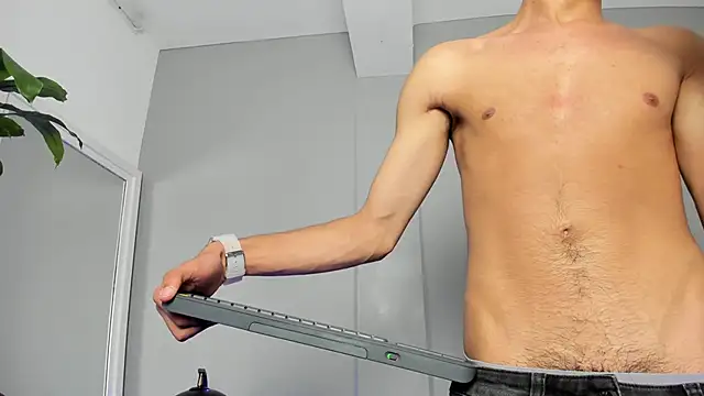 Snapshot of Tylerffoxx chatting on 11-29-25, 08:34 Tylerffoxx online show from 11-29-25, 08:34