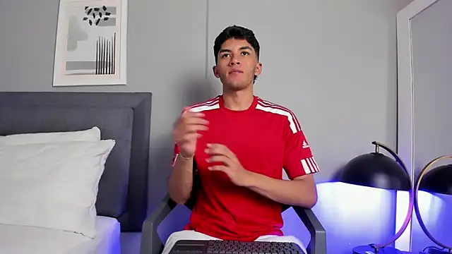 Snapshot of Tylerffoxx chatting on 01-31-26, 08:18 Tylerffoxx online show from 01-31-26, 08:18