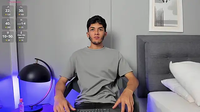 Snapshot of Tylerffoxx chatting on 02-19-26, 08:05 Tylerffoxx online show from 02-19-26, 08:05