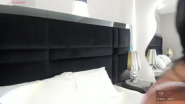 CarolineLee  online show from 04-13-26, 10:37