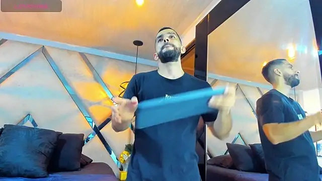 Yiyo10  online show from 04-17-26, 04:04