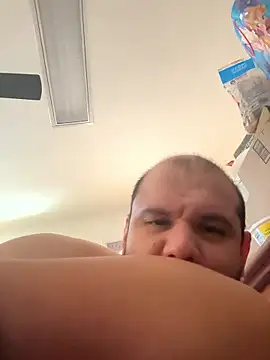 Snapshot of shakeweight chatting on 01-09-26, 06:10 shakeweight online show from 01-09-26, 06:10