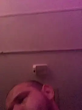 Snapshot of shakeweight chatting on 02-15-26, 08:13 shakeweight online show from 02-15-26, 08:13