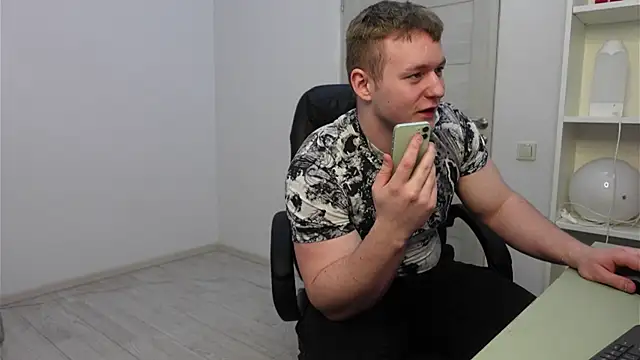 Snapshot of Richard_Dullas chatting on 12-20-25, 03:30 Richard Dullas online show from 12-20-25, 03:30