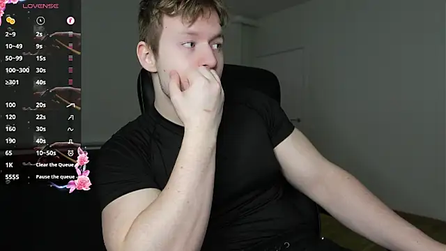 Snapshot of Richard_Dullas chatting on 03-25-26, 09:32 Richard Dullas online show from 03-25-26, 09:32