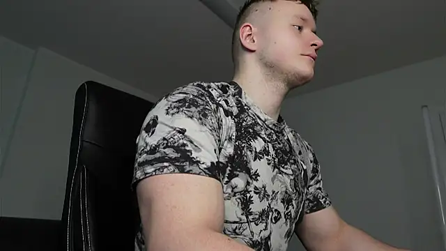 Snapshot of Richard_Dullas chatting on 04-07-26, 03:56 Richard Dullas online show from 04-07-26, 03:56