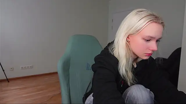 Laura Chaplin online show from 04-17-26, 05:54