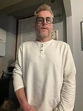 Axl hot online show from 03-22-26, 01:42