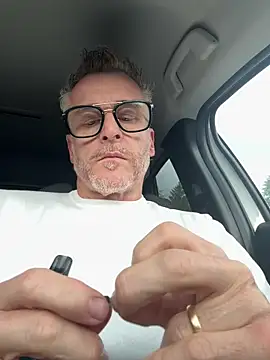 Axl hot online show from 05-18-26, 03:51