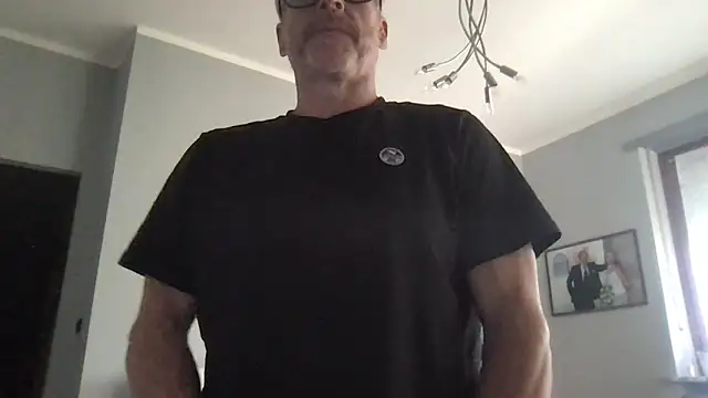 Axl hot online show from 05-30-26, 12:24