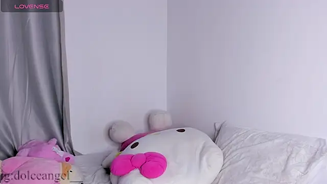 dulceangel   online show from 06-17-26, 02:03