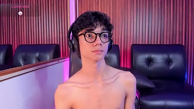 Snapshot of Phillicious__ chatting on 02-05-26, 08:46 Phillicious online show from 02-05-26, 08:46