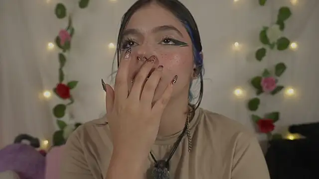 Snapshot of cutee_andrea chatting on 06-19-26, 02:27 cutee andrea online show from 06-19-26, 02:27