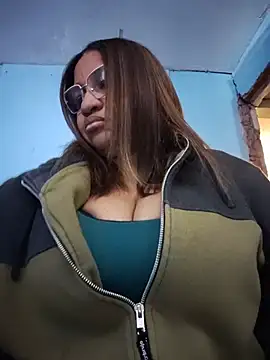 Snapshot of Avannay chatting on 07-21-26, 12:13 Avannay online show from 07-21-26, 12:13