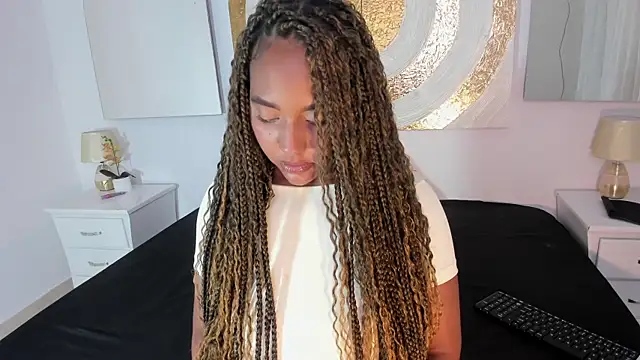 Michelle Lewis  online show from 04-13-26, 07:41