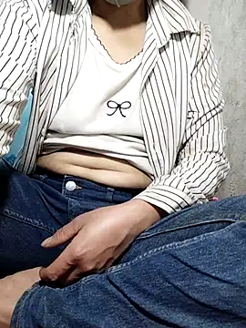 Snapshot of PhamPm70 chatting on 03-23-26, 05:44 PhamPm70 online show from 03-23-26, 05:44