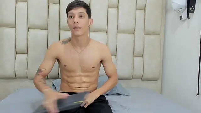 ZafiroAndFlynn online show from 01-07-26, 02:47