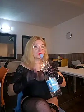 TinaLizxh online show from 01-10-26, 11:09