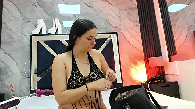 Snapshot of VioletRose_as chatting on 05-10-26, 10:37 VioletRose as online show from 05-10-26, 10:37