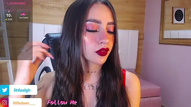 Snapshot of Abril_Velvet_a_ chatting on 10-03-25, 01:08 Abril Velvet a online show from 10-03-25, 01:08