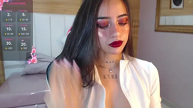 Snapshot of Abril_Velvet_a_ chatting on 11-08-25, 02:50 Abril Velvet a online show from 11-08-25, 02:50