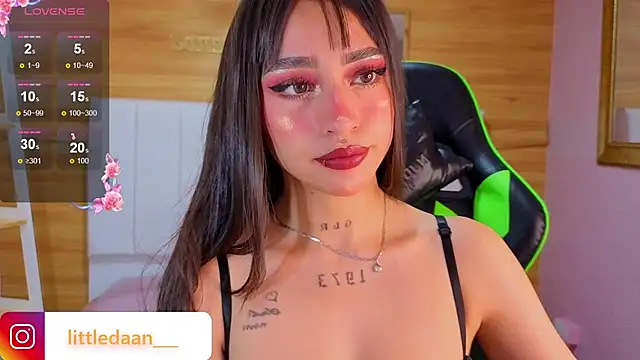 Snapshot of Abril_Velvet_a_ chatting on 01-15-26, 12:54 Abril Velvet a online show from 01-15-26, 12:54