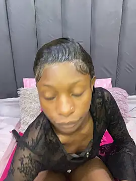 Snapshot of LonelyQueenxx25 chatting on 07-10-26, 10:12 LonelyQueenxx25 online show from 07-10-26, 10:12