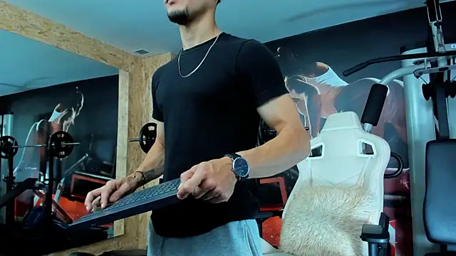 Snapshot of AlessandroKiing chatting on 04-05-26, 08:06 AlessandroKiing online show from 04-05-26, 08:06