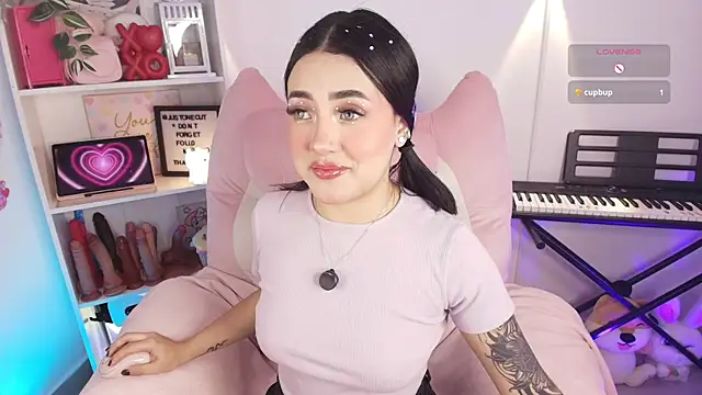 Snapshot of justonecute chatting on 03-21-26, 12:15 justonecute online show from 03-21-26, 12:15