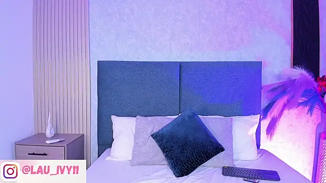 Laura Ivy online show from 03-26-26, 12:55