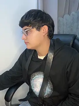 yesitwink  online show from 04-23-26, 02:57