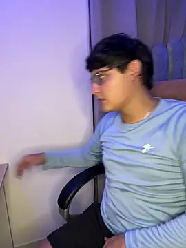 yesitwink  online show from 04-24-26, 03:20