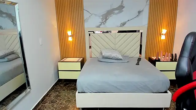 KAROLLJONES1 online show from 04-06-26, 07:37