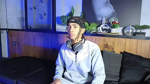 AlanCutee online show from 05-03-26, 01:28