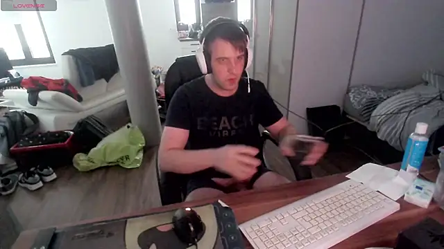 BananaStickStrips online show from 05-18-26, 06:36