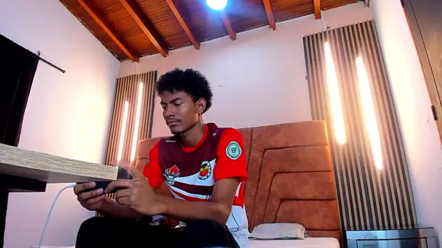 Snapshot of FYKMOR_1 chatting on 10-27-25, 04:27 FYKMOR 1 online show from 10-27-25, 04:27