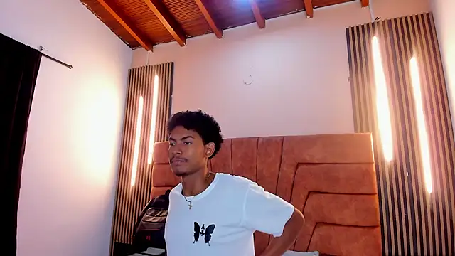 Snapshot of FYKMOR_1 chatting on 10-28-25, 03:54 FYKMOR 1 online show from 10-28-25, 03:54