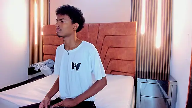 Snapshot of FYKMOR_1 chatting on 10-29-25, 03:53 FYKMOR 1 online show from 10-29-25, 03:53