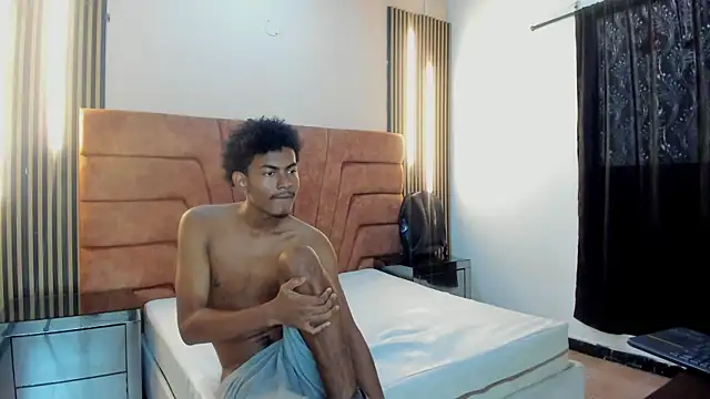 Snapshot of FYKMOR_1 chatting on 12-02-25, 07:42 FYKMOR 1 online show from 12-02-25, 07:42