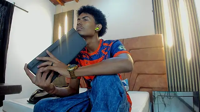 Snapshot of FYKMOR_1 chatting on 12-05-25, 07:43 FYKMOR 1 online show from 12-05-25, 07:43