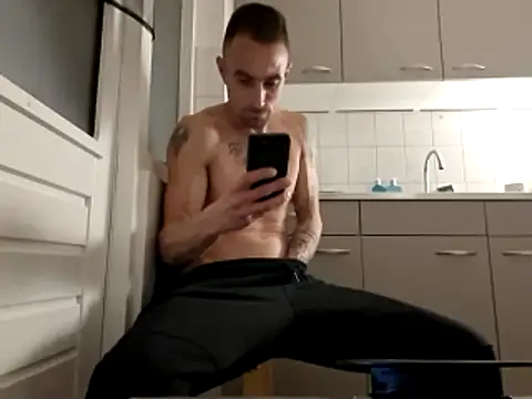 kompiee online show from 12-15-25, 03:33